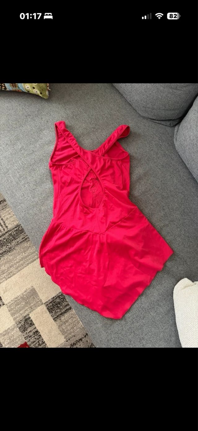 Body pattinaggio artistico rosso con fiori