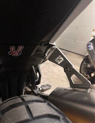 BMW GS1300 SOPORTE ESCAPE