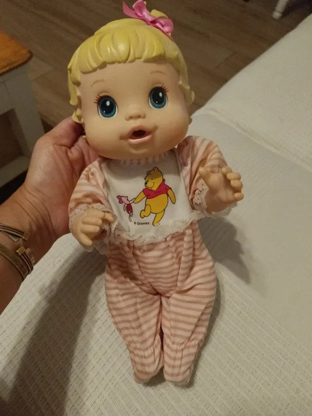 Muñeca Baby Alive Disney Winnie Pooh y vestido