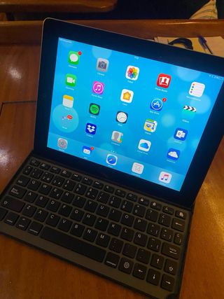 iPad 2 64GB WiFi + 3G Plata
con teclado bluetooth 