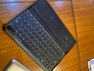 iPad 2 64GB WiFi + 3G Plata
con teclado bluetooth 
