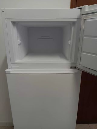Nevera Whirlpool blanca
