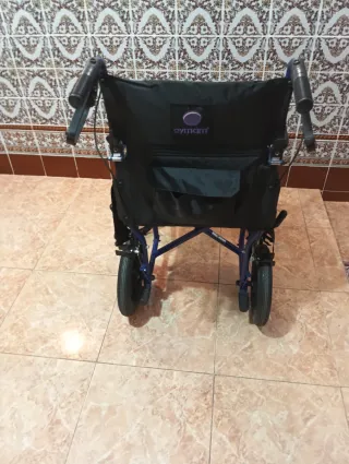 Silla de ruedas seminueva con almohadilla