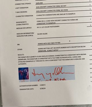 Foto de Elisabeth Olsen con autógrafo original