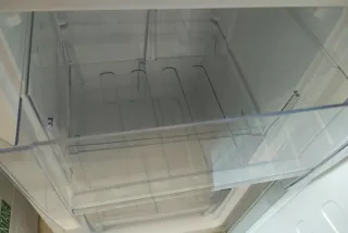Congelador Beko bajo encimera