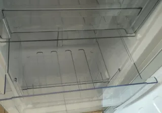 Congelador Beko bajo encimera