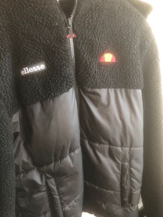 Cazadora Ellesse Negra tal s , casi no se ha usado