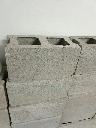 Bloques de hormigón.Hay 109 piezas,precio negociab