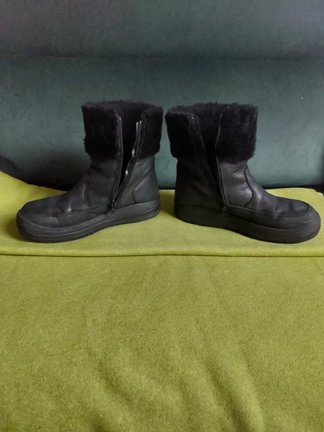 Botas de mujer negras con pelo