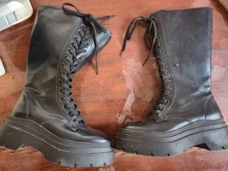 Botas Bershka Talla 36 Negras Sin Usar