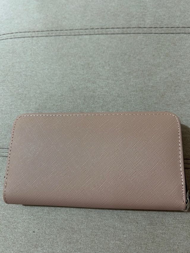 Cartera monedero Stradivarius geométrica