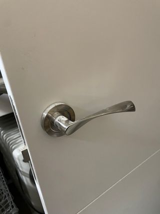 Puertas blancas habitación