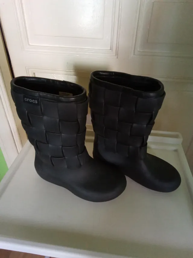 Stivali neri da donna Crocs