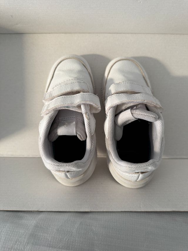 Zapatillas adidas blancas talle 27