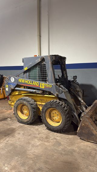 Mini pala New Holland LS150