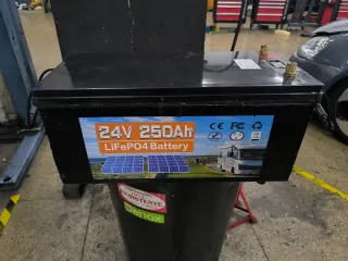 Batería LiFePO4 24V 250Ah