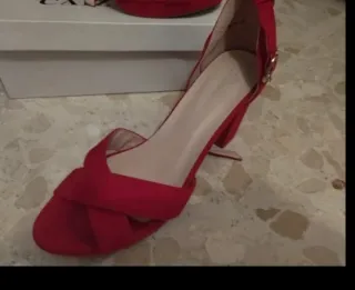 Lote de zapatos y vestido .S
Zapatos talla 38 