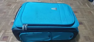 Maleta de viaje azul con ruedas 10kg
Cambio 