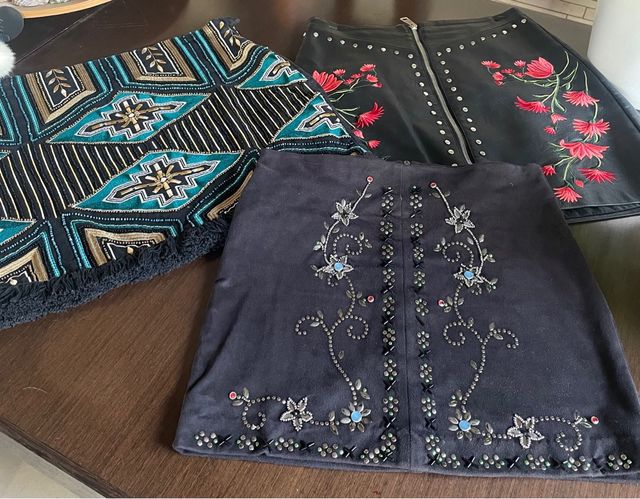 Lote 3 mini faldas bordadas