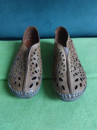 Zapatos 48 h. Es un 40 pero grande
Yo uso el 41