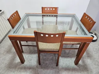 Tavolo da pranzo in vetro e legno con 4 sedie