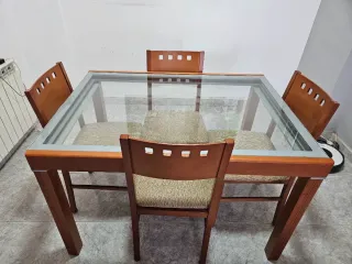 Tavolo da pranzo in vetro e legno con 4 sedie
