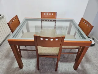 Tavolo da pranzo in vetro e legno con 4 sedie