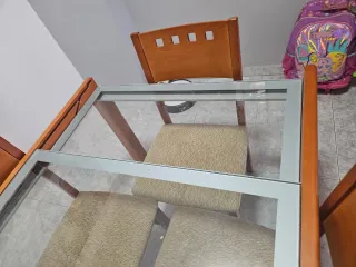 Tavolo da pranzo in vetro e legno con 4 sedie