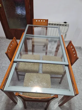 Tavolo da pranzo in vetro e legno con 4 sedie