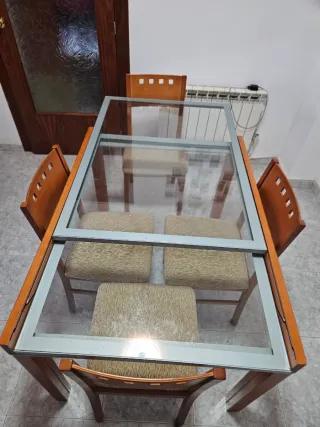 Tavolo da pranzo in vetro e legno con 4 sedie