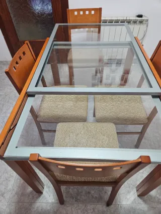 Tavolo da pranzo in vetro e legno con 4 sedie