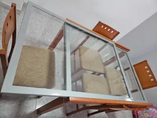 Tavolo da pranzo in vetro e legno con 4 sedie