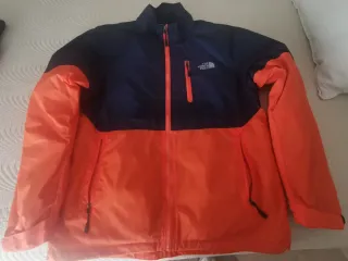 Cortavientos The North Face azul y naranja