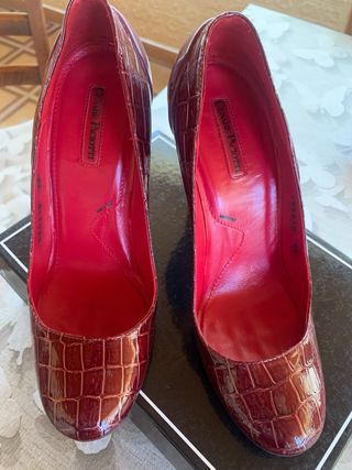 Décolleté bordeaux effetto coccodrillo