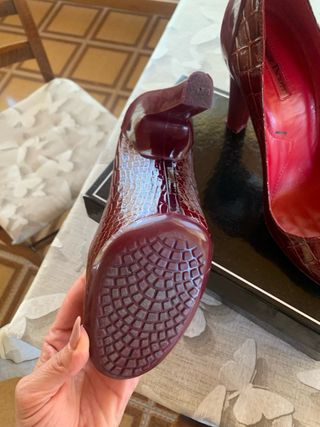 Décolleté bordeaux effetto coccodrillo