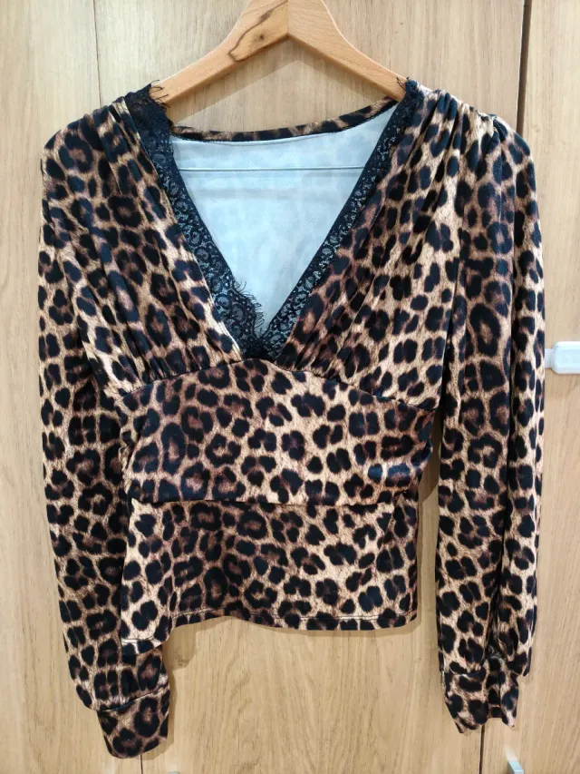 Camiseta leopardo con encaje