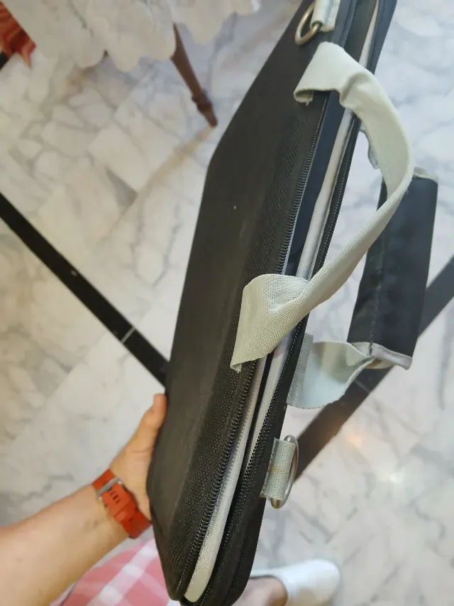 Funda portátil negra