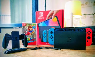 Nintendo Switch OLED + Super Mario Odyssey
