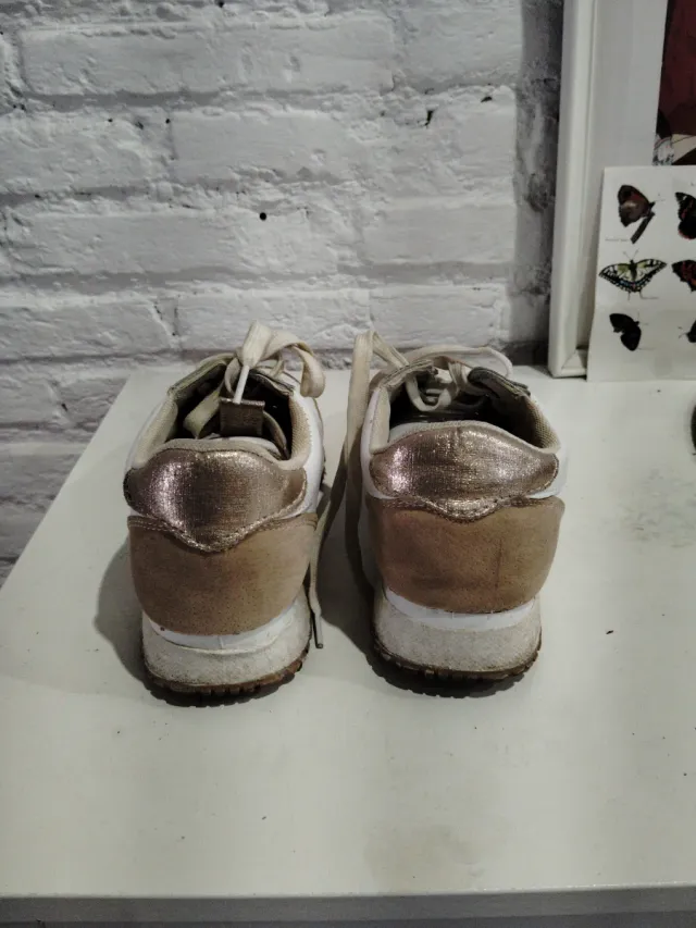 Zapatillas Mujer Blancas y Doradas