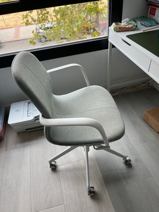 Silla de oficina Ikea gris y blanca