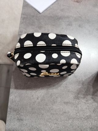 Pochette Guess pois neri e bianchi