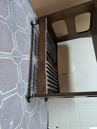 VINTAGE Mesa auxiliar para TV de madera con rueda