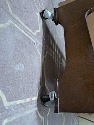 VINTAGE Mesa auxiliar para TV de madera con rueda