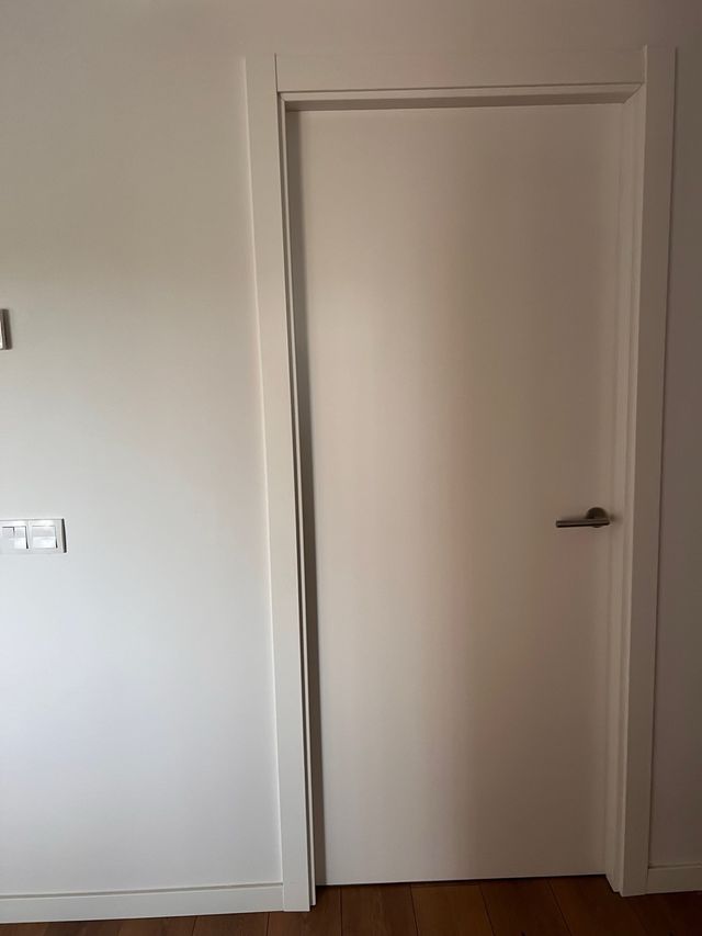 Puerta lacada blanca nueva 203x82
