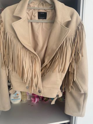 Chaqueta Bershka flecos beige Talla S