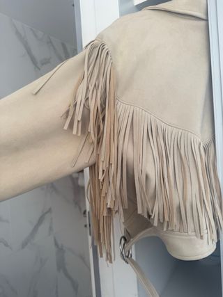Chaqueta Bershka flecos beige Talla S