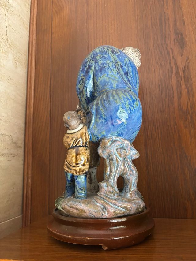 Figura porcelana asiática anciano fumando