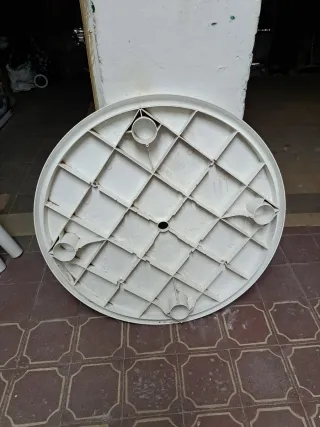 Mesa redonda de plástico blanca