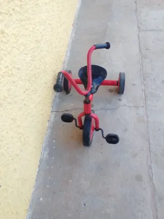 Triciclo infantil rojo