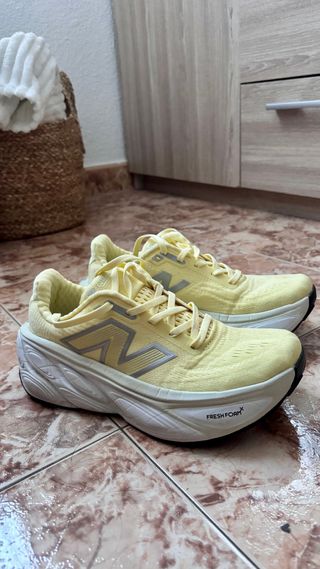 New Balance MORE v5 Amarillo